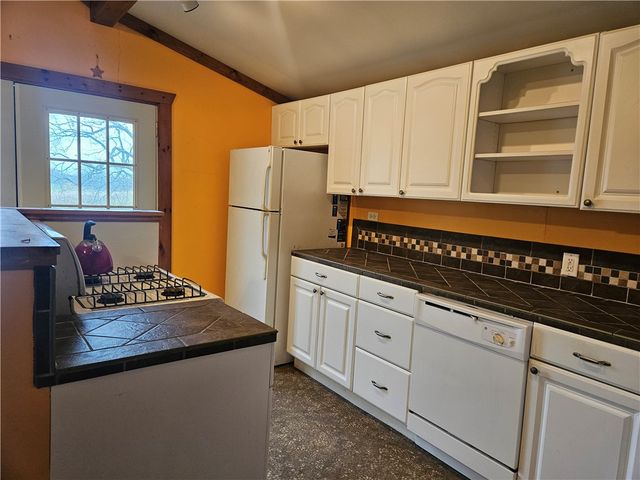 9164 State Route 5 And 20, West Bloomfield, NY 14469