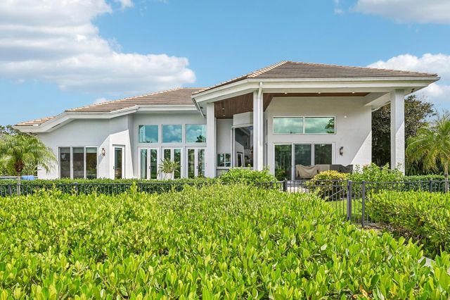8651 SE Somerset Island Way, Jupiter, FL 33458