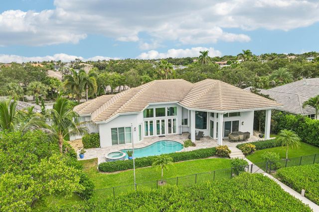 8651 SE Somerset Island Way, Jupiter, FL 33458