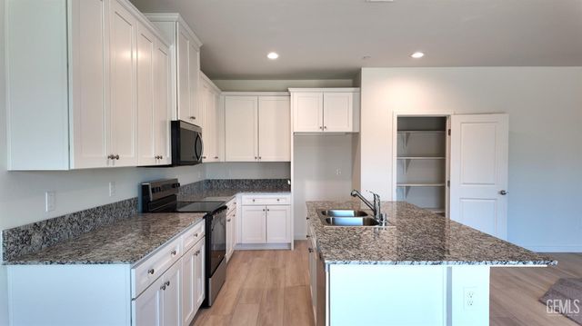 1424 Levin Street, Bakersfield, CA 93307
