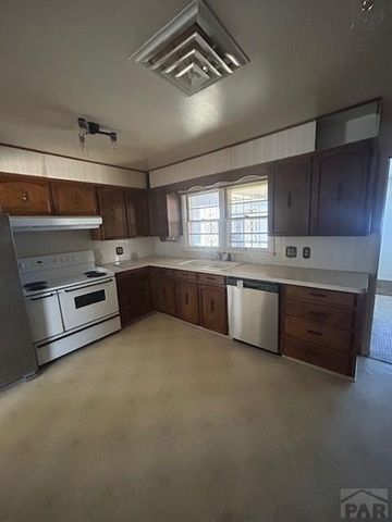 1713 Garwood Dr, Pueblo, CO 81005