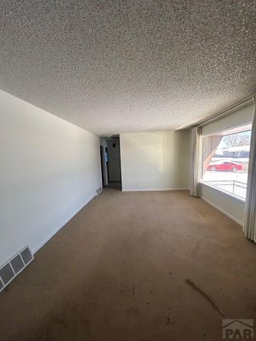 1713 Garwood Dr, Pueblo, CO 81005