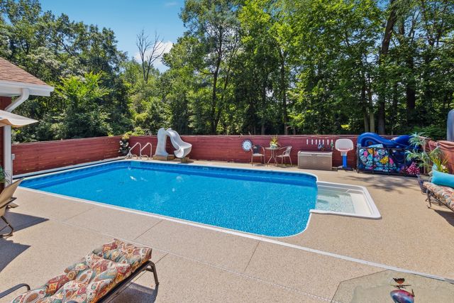 1934 Philip Drive, Dixon, IL 61021