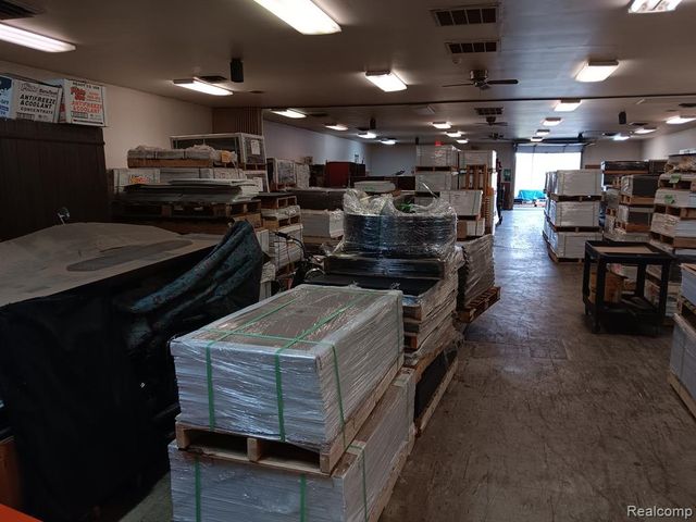 3332 E Bristol Road, Burton, MI 48529