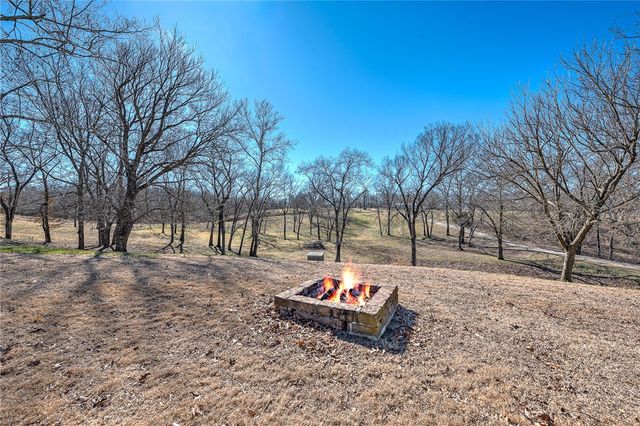 15086 Fielding Road, Gravette, AR 72736