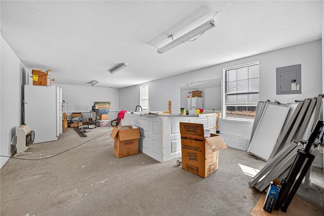 15086 Fielding Road, Gravette, AR 72736