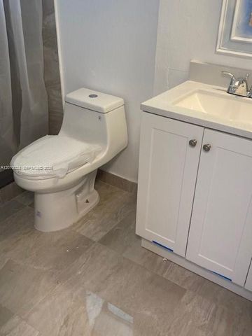 16450 Miami Dr 704, North Miami Beach, FL 33162