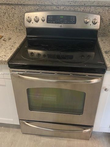 16450 Miami Dr 704, North Miami Beach, FL 33162