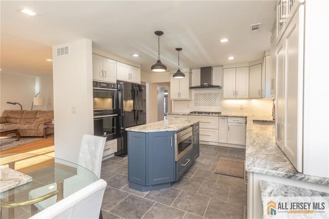 4 Parkview Terrace, Highland Park, NJ 08904