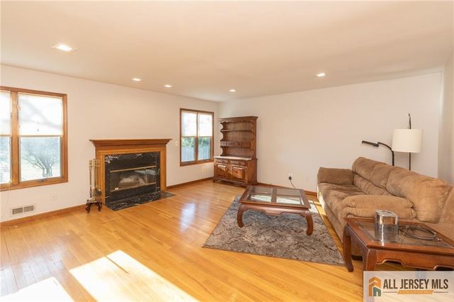 4 Parkview Terrace, Highland Park, NJ 08904