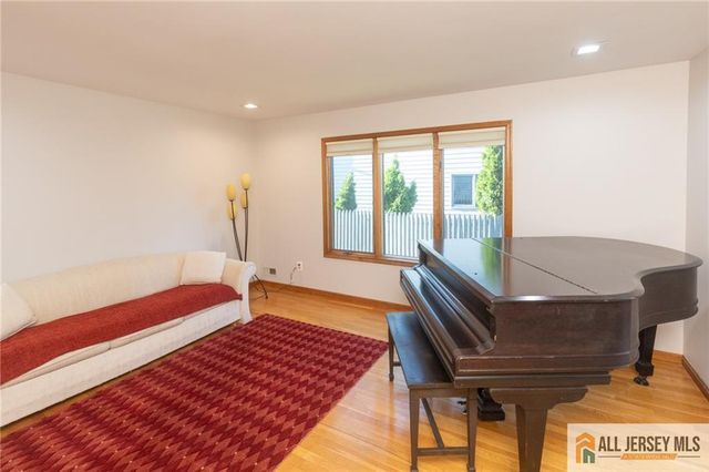 4 Parkview Terrace, Highland Park, NJ 08904