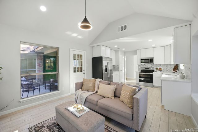 8911 Park Vista, San Antonio, TX 78250