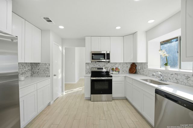 8911 Park Vista, San Antonio, TX 78250