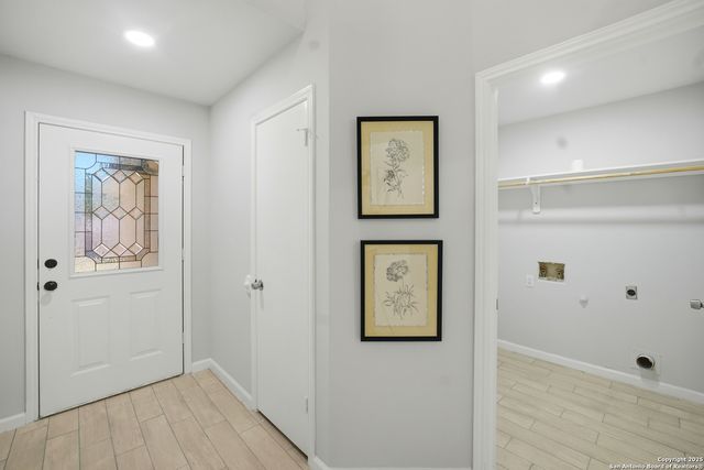 8911 Park Vista, San Antonio, TX 78250