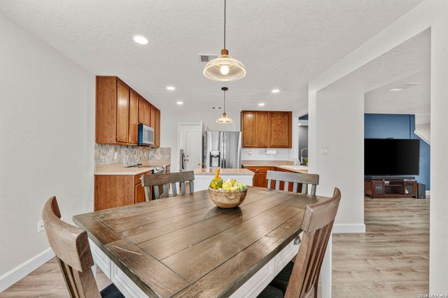 10606 MANOR CRK, San Antonio, TX 78245