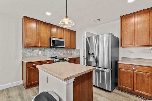 10606 MANOR CRK, San Antonio, TX 78245