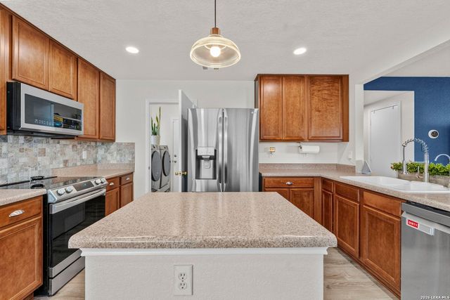 10606 MANOR CRK, San Antonio, TX 78245