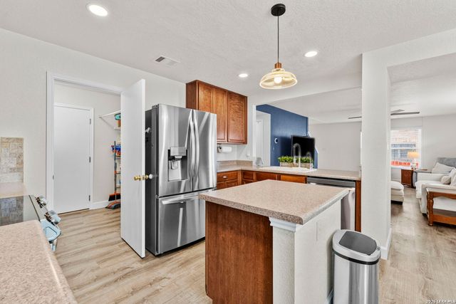 10606 MANOR CRK, San Antonio, TX 78245