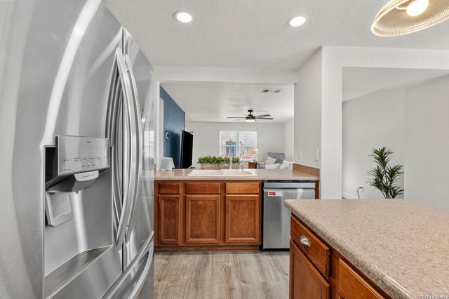 10606 MANOR CRK, San Antonio, TX 78245
