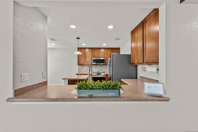 10606 MANOR CRK, San Antonio, TX 78245