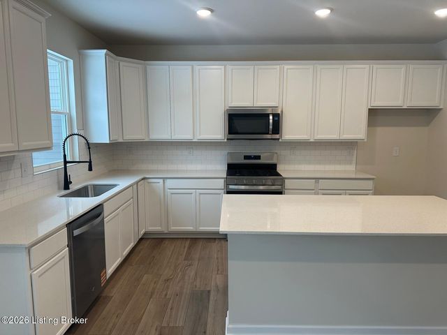 16906 Aiken Ridge Cir, Louisville, KY 40245