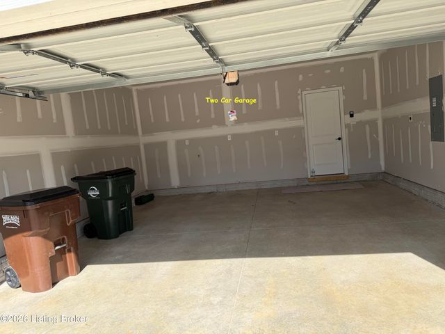 16906 Aiken Ridge Cir, Louisville, KY 40245