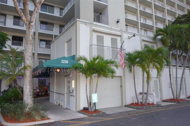 2238 N Cypress Bend Dr 902, Pompano Beach, FL 33069