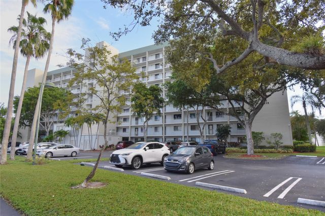 2238 N Cypress Bend Dr 902, Pompano Beach, FL 33069