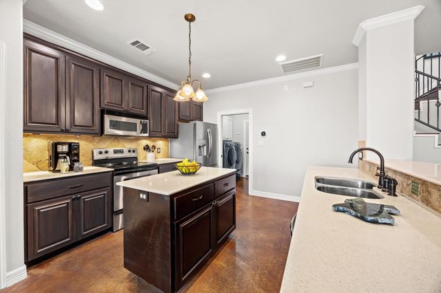 615 Cat Hollow Club DR A, Spicewood, TX 78669