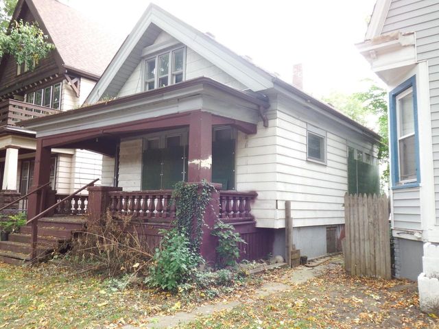 2424 N 44th STREET, Milwaukee, WI 53210