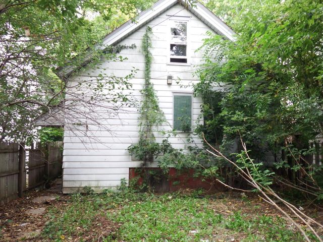 2424 N 44th STREET, Milwaukee, WI 53210