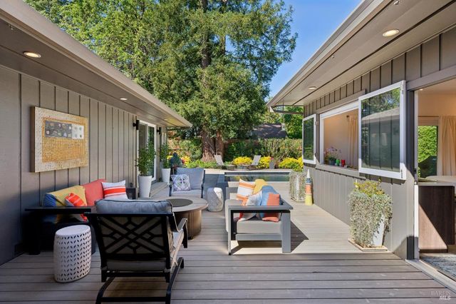 859 4th St E, Sonoma, CA 95476