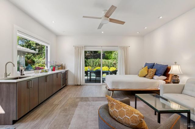 859 4th St E, Sonoma, CA 95476