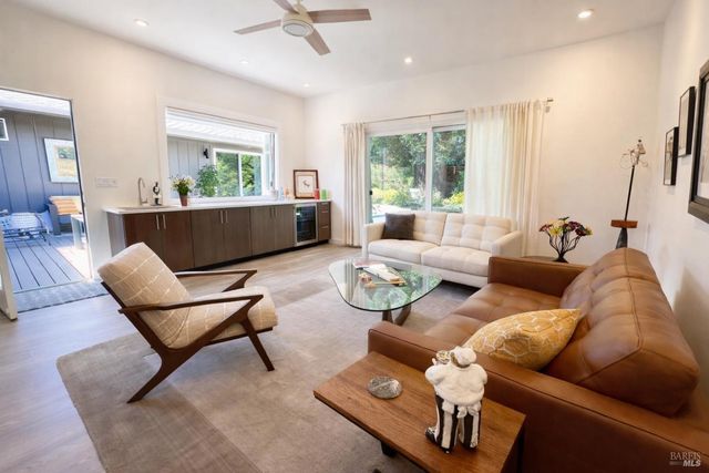 859 4th St E, Sonoma, CA 95476