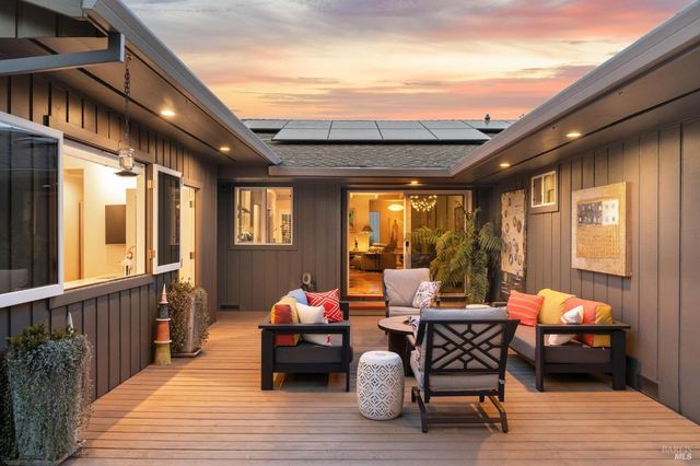 859 4th St E, Sonoma, CA 95476