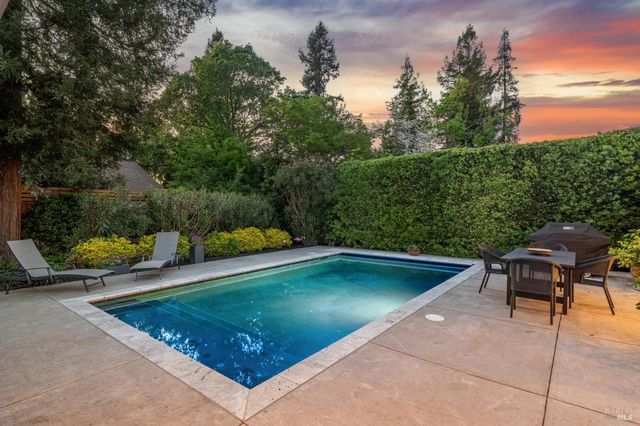 859 4th St E, Sonoma, CA 95476