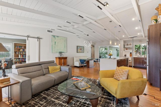 859 4th St E, Sonoma, CA 95476