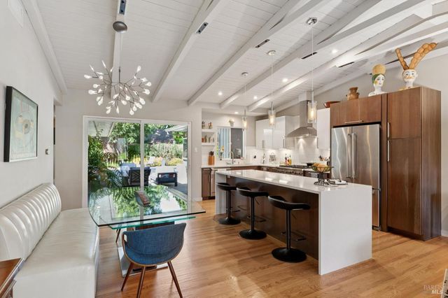 859 4th St E, Sonoma, CA 95476