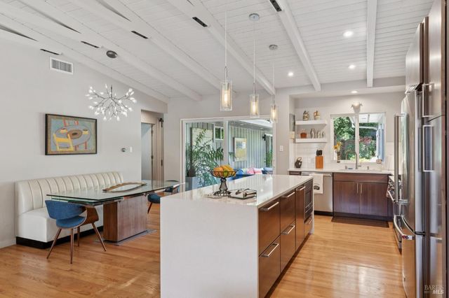 859 4th St E, Sonoma, CA 95476