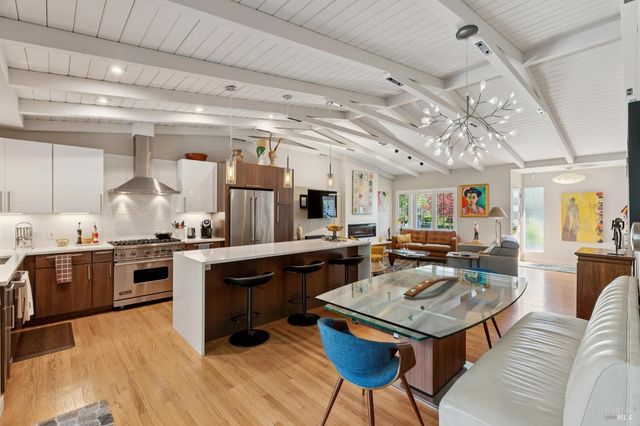 859 4th St E, Sonoma, CA 95476