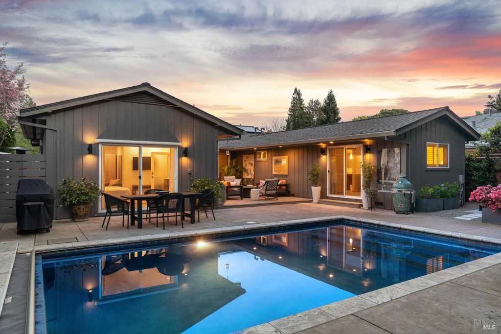 859 4th St E, Sonoma, CA 95476