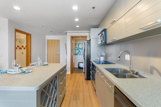 550 Seagaze Drive 26, Oceanside, CA 92054