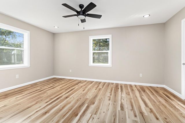 1526 Campbell Road, Winnie, TX 77665