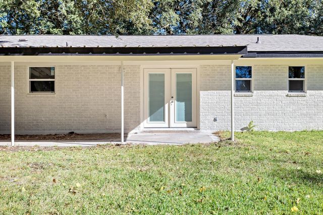 1526 Campbell Road, Winnie, TX 77665