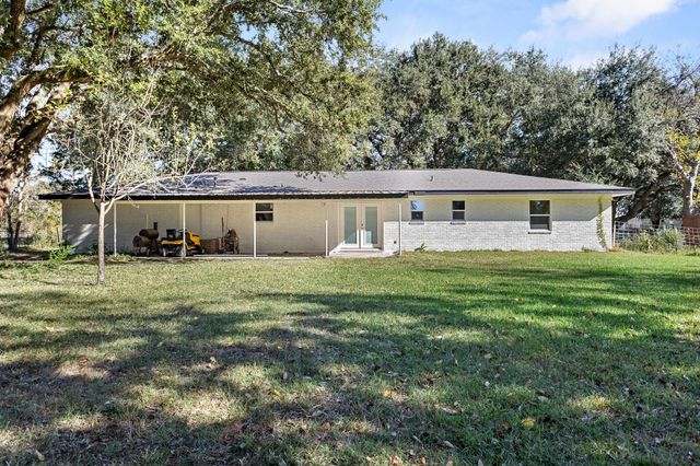 1526 Campbell Road, Winnie, TX 77665