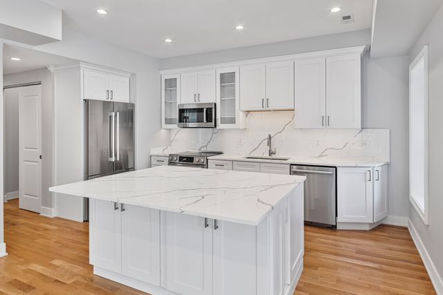 935 W Winona Street 1N, Chicago, IL 60640