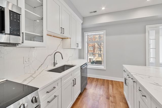 935 W Winona Street 1N, Chicago, IL 60640