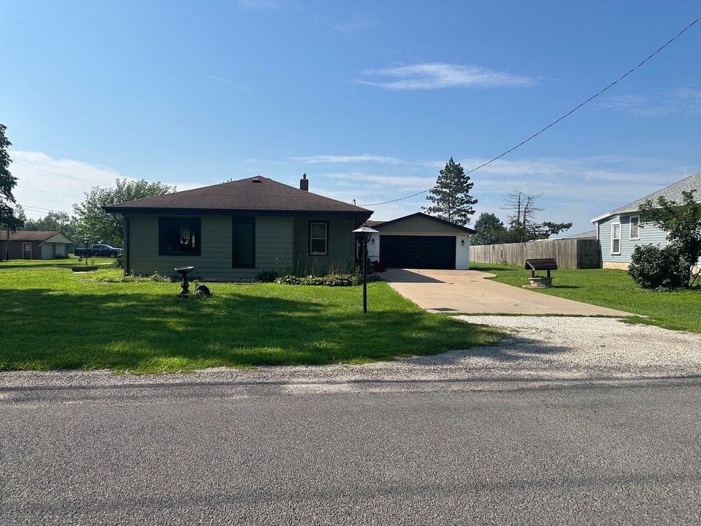 415 W Livingston Road, Streator, IL 61364