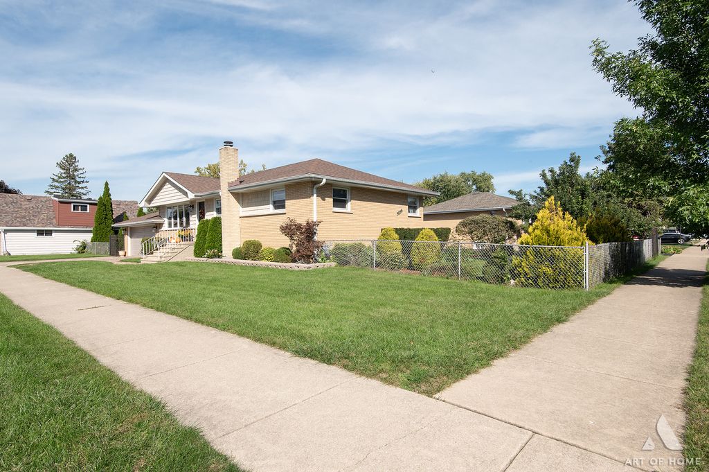 5858 W 82ND Street, Burbank, IL 60459 — photo 2