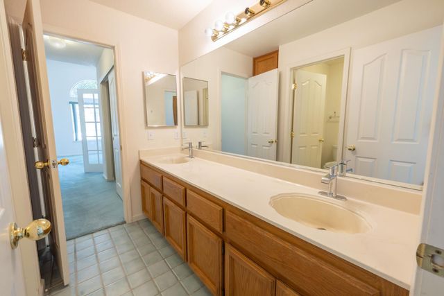 10088 River Falls Cir, Stockton, CA 95209